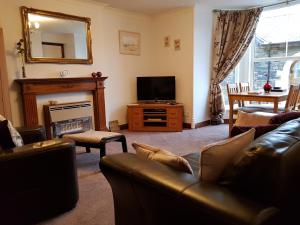 Lyndale self-catering apartment Sleeps 4
