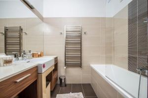 Family Apartment 32, House Oliver