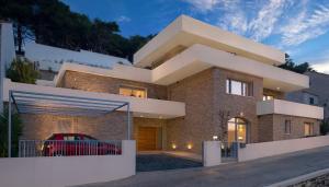 The White House, Brac