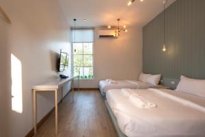 Quadruple Room with Shared Bathroom room in Boxpackers Hostel Phranakorn