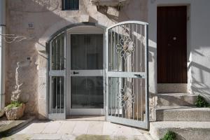 White Stone Flats & Studios