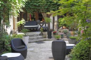 Hotels Hotel De La Cathedrale : photos des chambres