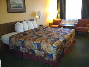 King Room - Smoking  room in Rodeway Inn Jasper