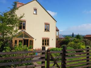 Luxury Home on Wellesley Park Near Wells
