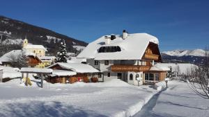 Ferienwohnungen Haus-Holzer - 4hvězdičkové hotely ve městě Mauterndorf