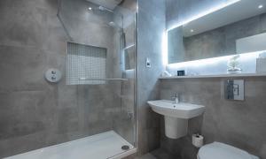 Deluxe Suite room in Temple Gate Hotel