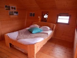 Lodges Village Flottant de Pressac : Cabane Flottante (2 Adultes + 1 Enfant)