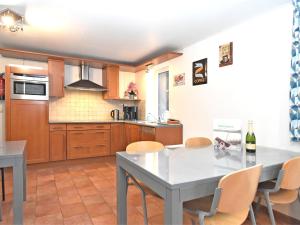 Apartment in Ober Waroldern with Sauna