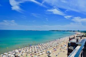 Golden Rainbow Beach Hotel