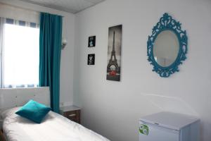 Triple Room with Pool View room in Mavi Restaurant & Bistro