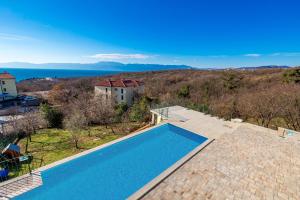 Luxury apartments Kostrena with pool