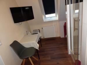 Budget Single Room with Shared Bathroom room in Hotel & Weinstube Restaurant Filling