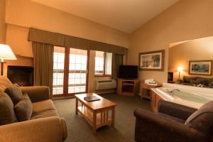 Lakeside Lodge and Suites