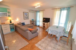 Apartment in Petrcane/Zadar Riviera 7908 