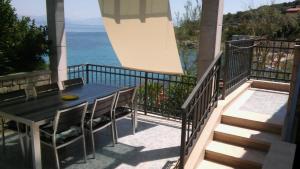 Two-Bedroom Apartment with Terrace and Sea View room in Apartments by the sea Cove Donja Kruscica - Donja Krusica Solta - 11146