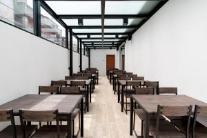 RedDoorz Premium near Centre Point Mall Medan