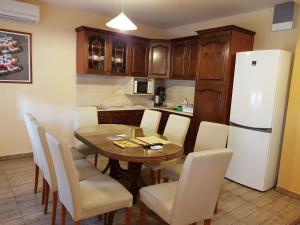 Three-Bedroom House with Terrace  room in Richie I Apartman & Pool