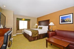 King Suite with Whirlpool - Non-Smoking room in Best Western California City Inn & Suites