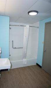 King Room - Disability Access/Smoking room in Days Inn by Wyndham Augusta Wheeler Road