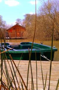 Lodges Village Flottant de Pressac : Cabane Flottante (2 Adultes + 1 Enfant)