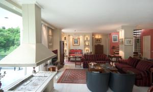 Athens Lycabettus Hill Penthouse, Private Roof Garden & Pool