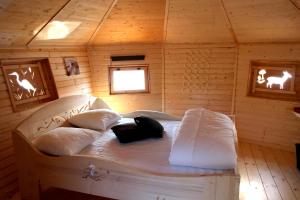 Lodges Village Flottant de Pressac : Cabane Flottante Familiale 