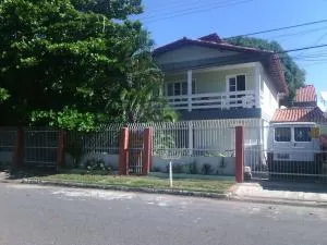 Casa térrea perto Calçadão Praia de Jacaraípe - 亚卡拉伊比