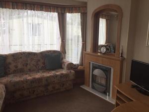 8 BERTH CARAVAN TP49 ON THE GOLDEN PALM CHAPEL ST LEONARDS