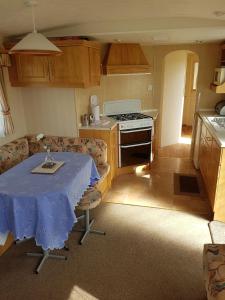 8 BERTH CARAVAN TP49 ON THE GOLDEN PALM CHAPEL ST LEONARDS