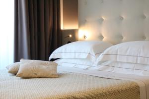 Superior Double or Twin Room with Side Sea View room in Majestic Beach Hotel & Wellness