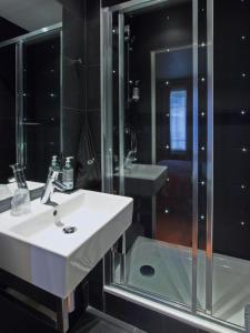 Hotels Hotel Dauphin : photos des chambres