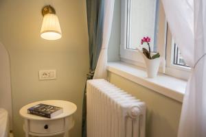Central stylish & cozy one bedroom Apartment - Adela Accommodation - Ideal for long stays