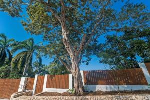 Magnificent 5-Bedroom Estate Villa, Sleeps 12