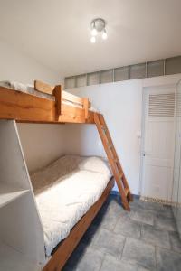 APPARTEMENT 6 PERSONNES VUE MER 30 M DE LA PLAGE