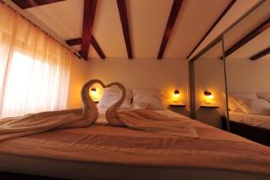 Alba apartment with heated swimming pool