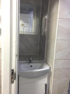 Samas Stylish Apartment Room 1