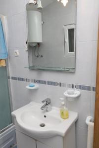 Two-Bedroom Apartment with Terrace and Sea View room in Apartment Vinisce 16439b