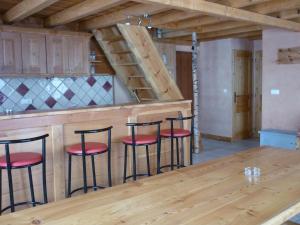 Appartements Chalet Les Lioues : Appartement 4 Chambres (4 Adultes + 4 Enfants)