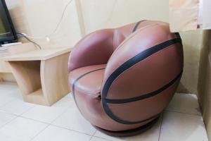 Minimalist Studio Room Great Western Resort Apartment By Travelio