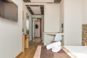Hotels Logis Hotel Restaurant Mar I Sol : Chambre Quadruple Supérieure - Vue sur Mer