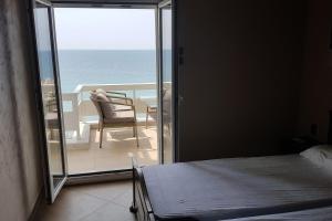 Luxury apartment on the first line !