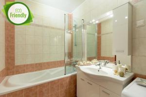 Leona & Bornas Central Lapad Suites