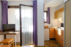 Complexes hoteliers Residence Routes du Monde ATC Bagneres de Bigorre : photos des chambres