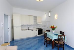 Amalfi Blue Flowers A