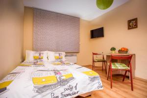 Green Orange Apartment