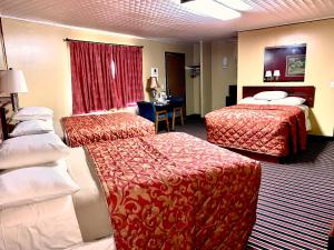Triple Room with Three Double Beds - Non Smoking room in Relax Inn Vinita