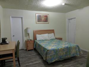 Standard Single Room room in Travelers Inn - Clearwater