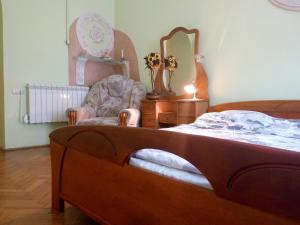 Flat on Sheptytskykh