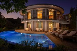 Superior Villa with Two Ways Airport Transfer room in Calista Luxury Resort