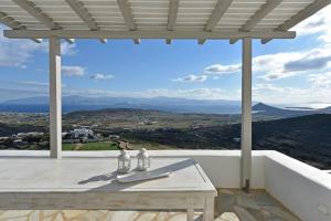 Villa Moonlight · Exquisite villa for 10 with pool, helipad Paros Greece